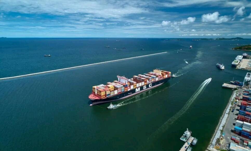 出售2024年30000吨CCS集装箱船 船舶类型：集装箱船
