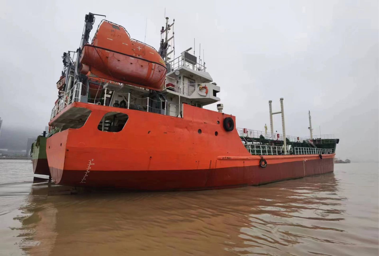 出售：2010年CCS检验双底单壳1000吨一级汽油船，仓容1150立方