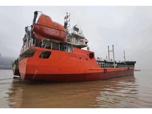 出售：2010年CCS检验双底单壳1000吨一级油船 （不带运力、适合外贸出口） 船级社：CCS