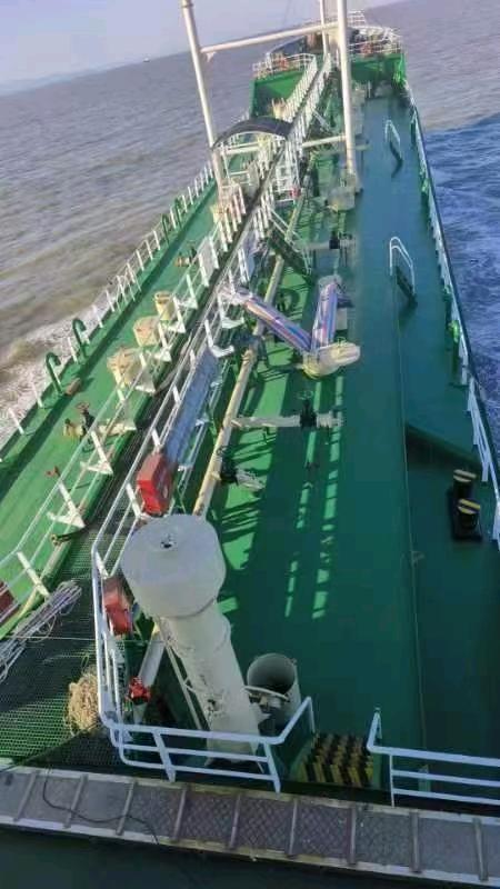 出售2100吨一级油船