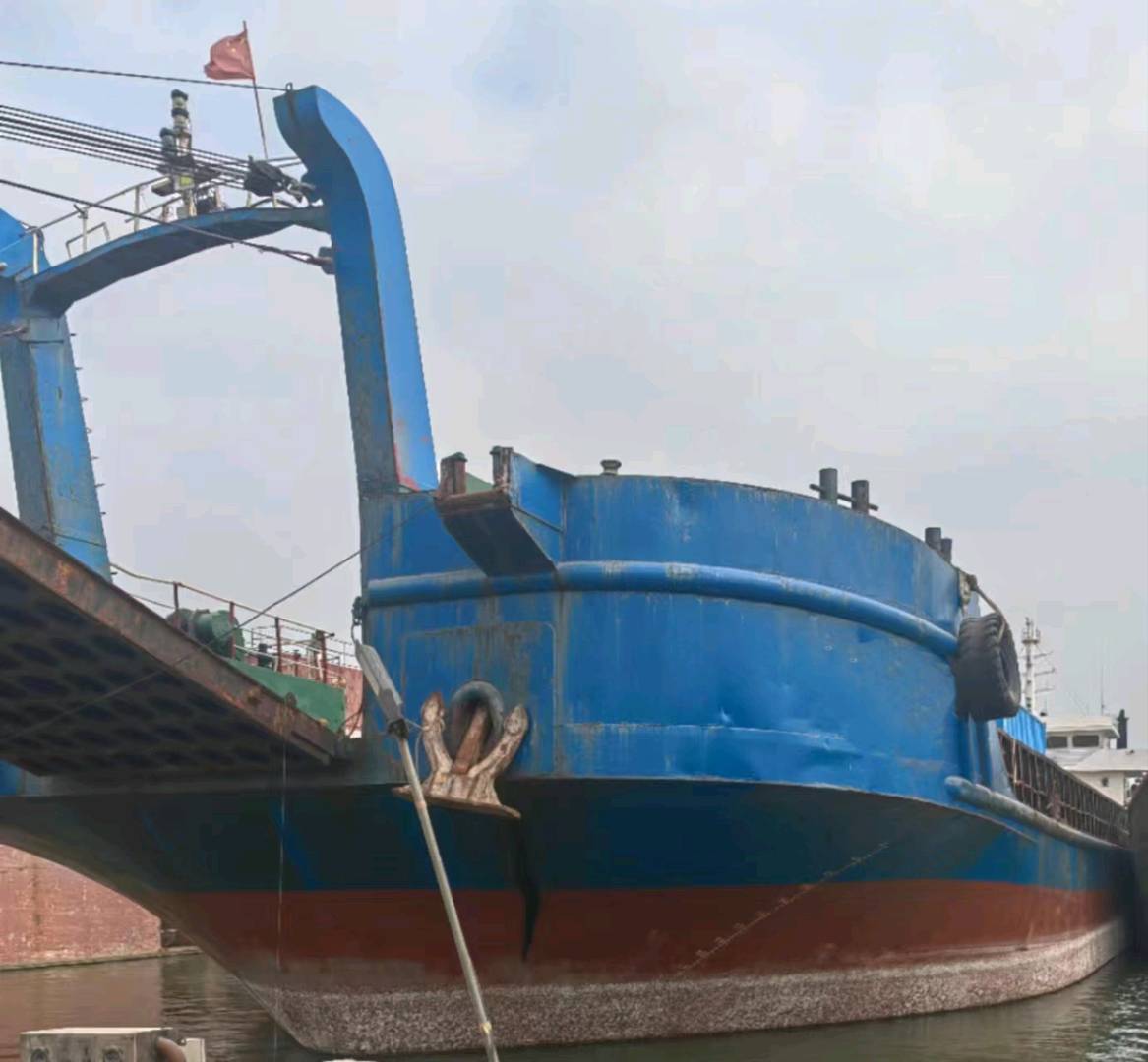 Sale of 3500 ton aft deck barge