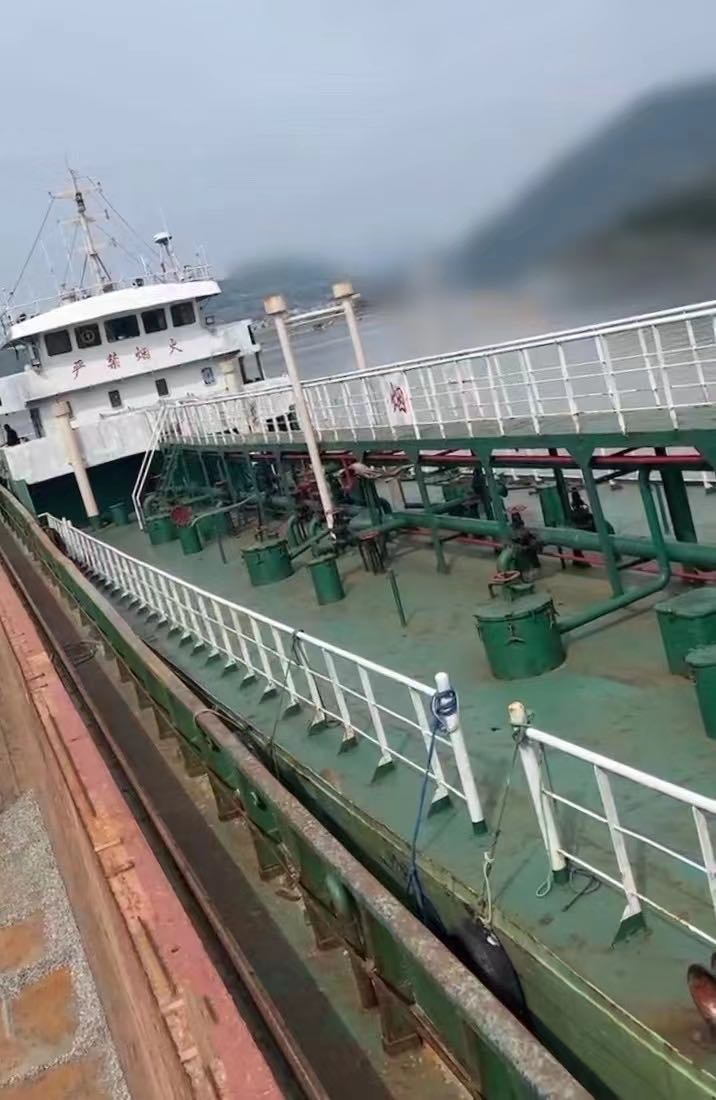 For sale: (two) 1,000-ton tankers, built in Taizhou, China in 2009. Suitable for foreign trade expor - 图片 3