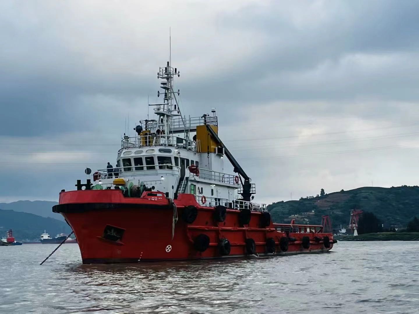 For sale: 4,000 horsepower ordinary tugboat, built in China in December 2010.