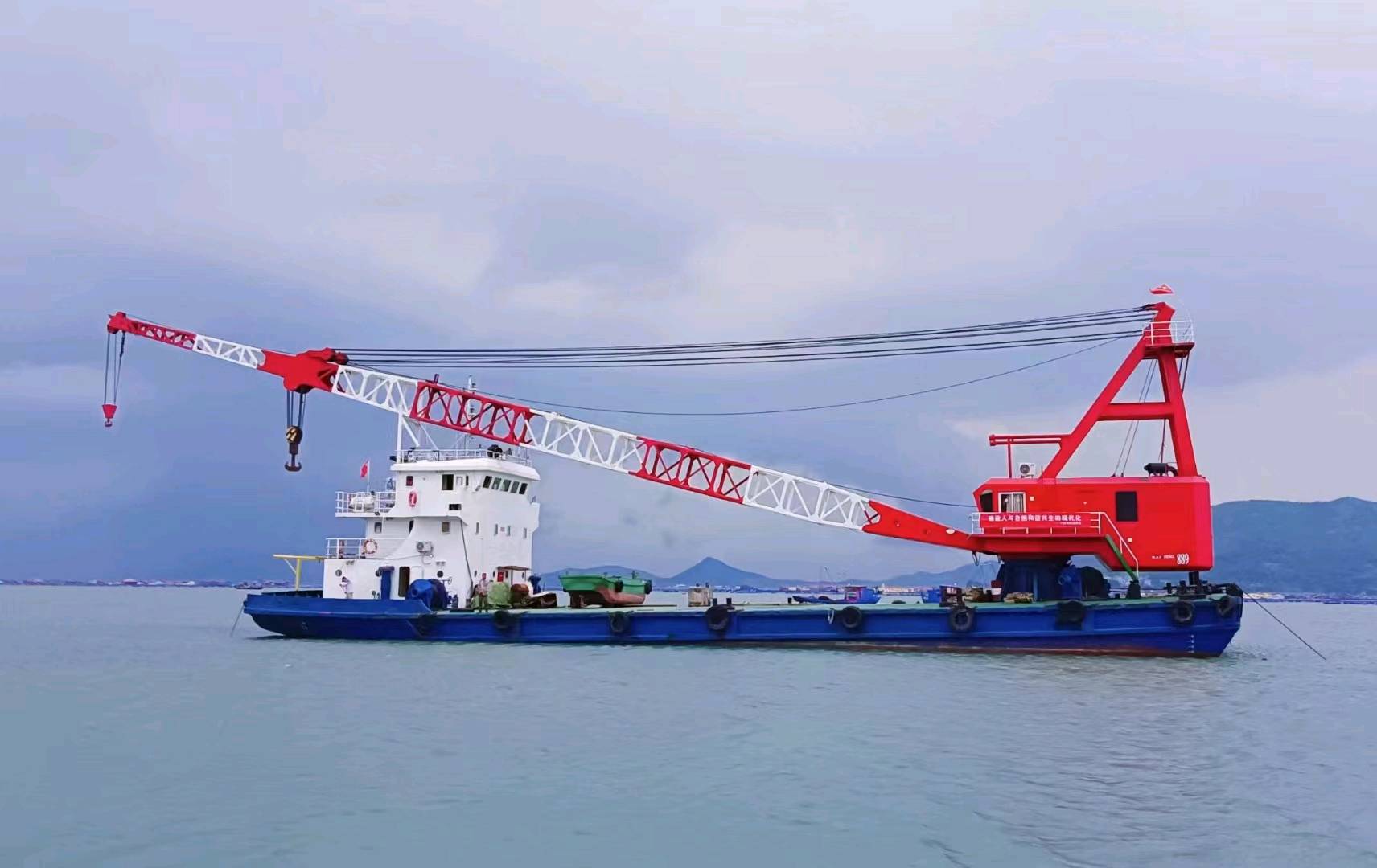 出售:100T沿海起重船 完工:2007/2 船级社:ZC