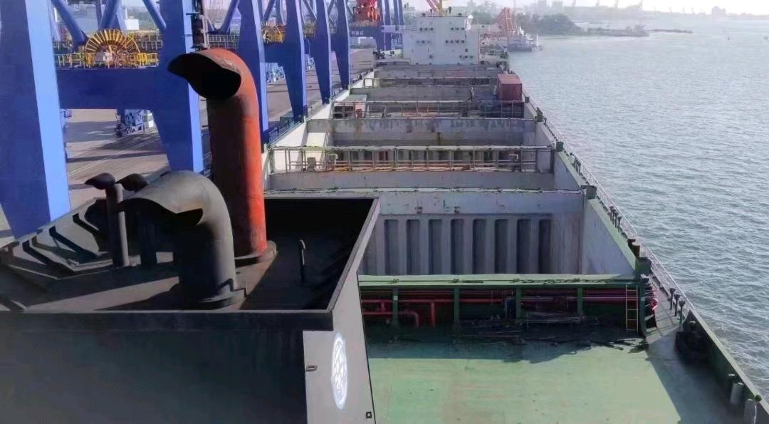 出售24000吨集装箱船-Sale of 24,000-ton container ships
