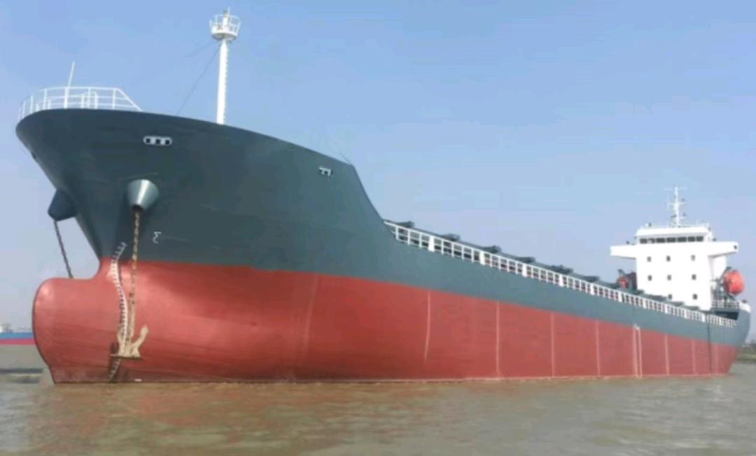 出售7600吨集装箱船Sale of 7600-ton container ships