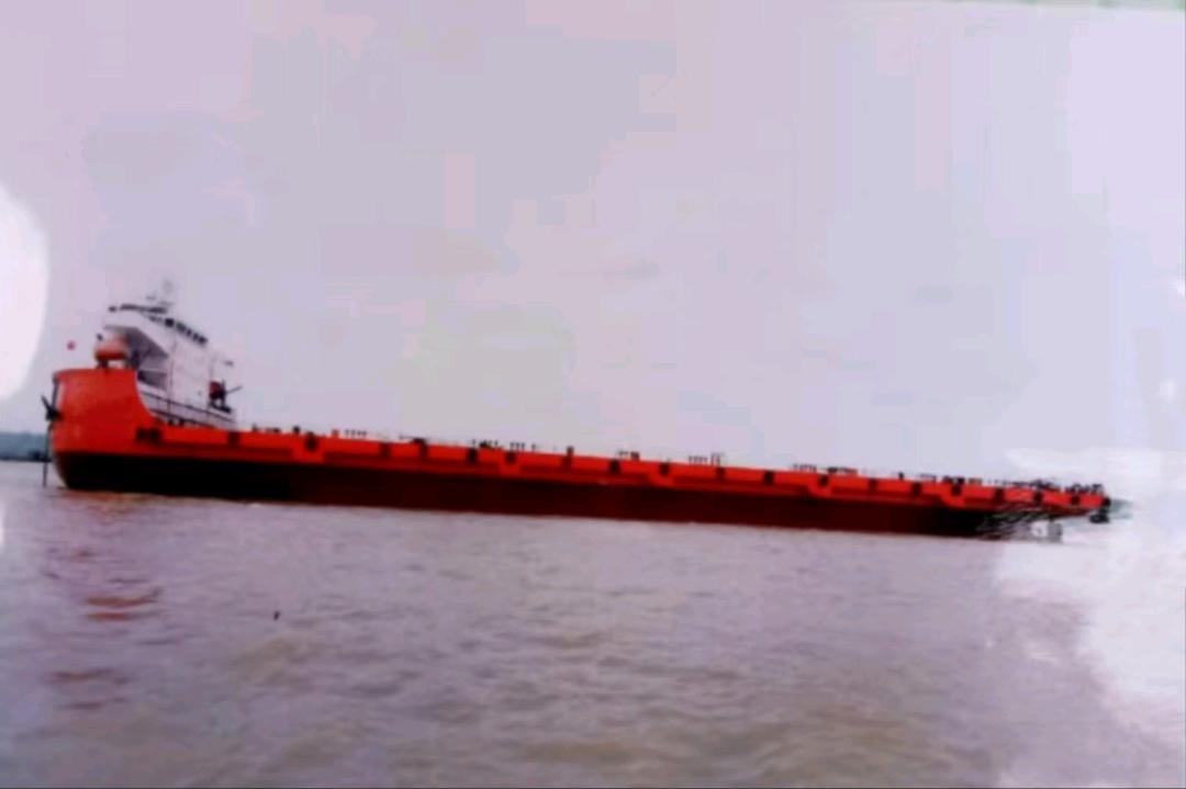 出售25000吨前驾驶甲板驳Sale of 25,000 ton forward deck barge