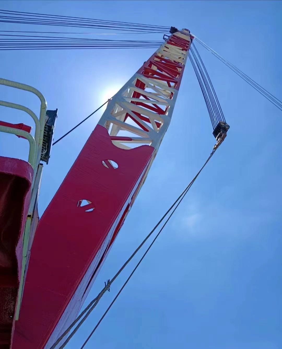 低价出售:100T起重船 建造完工:2007/2