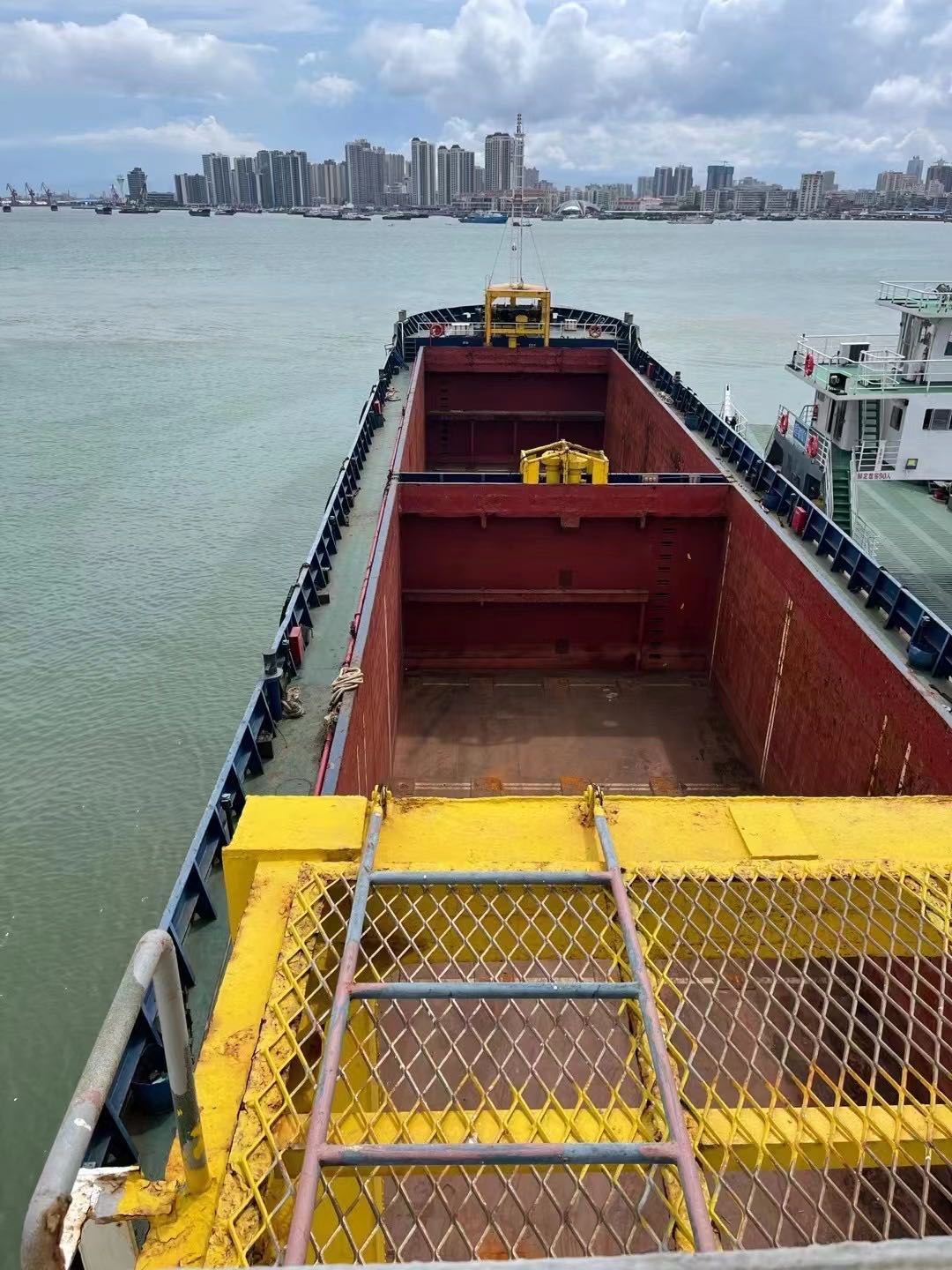 出售2710吨 敞口集装箱船 装载集装箱：144TEU 2016年12月建造/ 双底双壳结构/敞口式集装箱/ 航  区:沿海/        CCS船级社/ - 图片 2