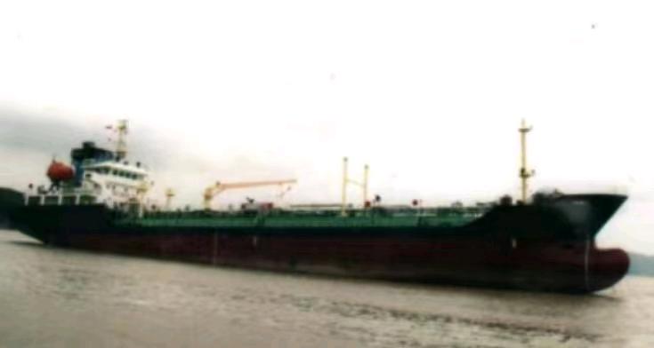 出售4500吨一级油船Sale of 4,500-ton tanker