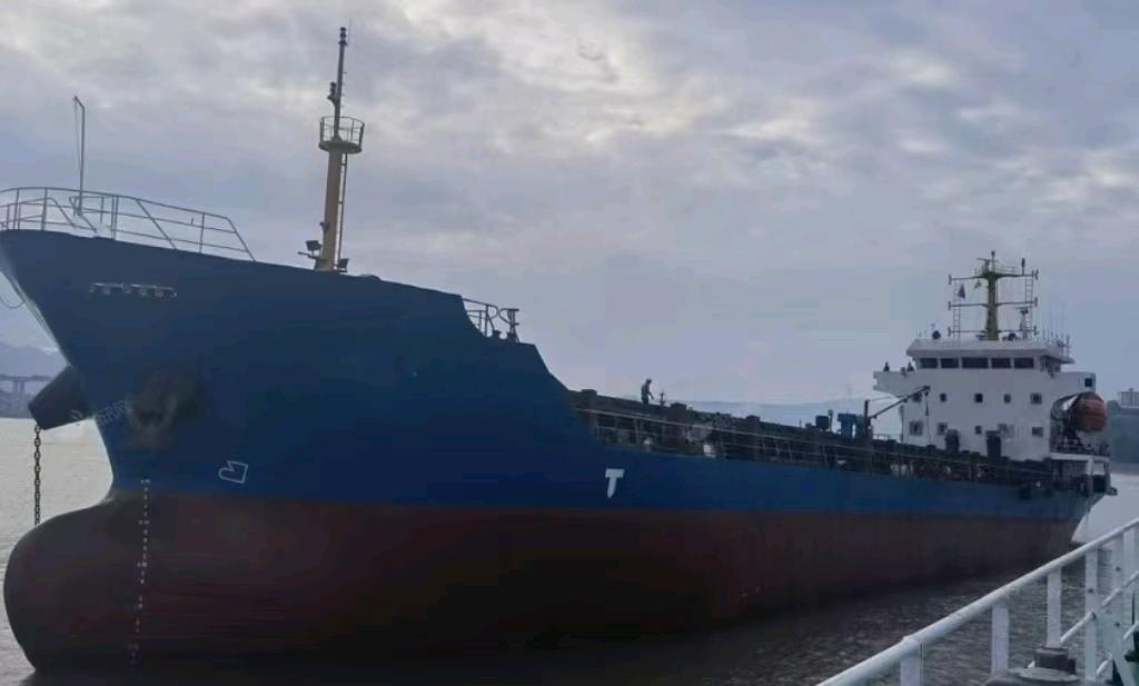 出售5000吨散货船Sale of 5000 ton bulk carriers