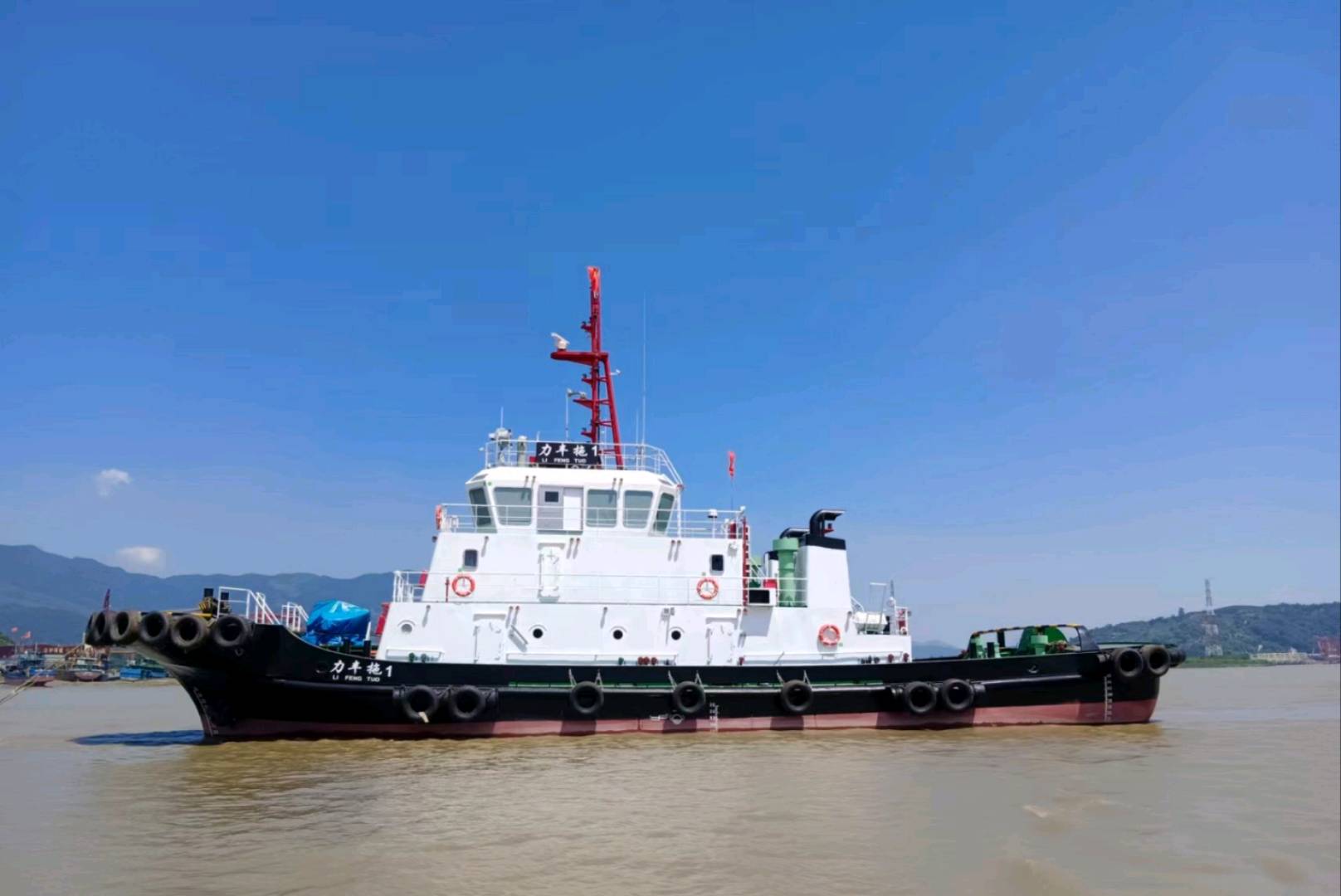 出售2500马力常规拖轮Sell 2500 HP Conventional Tug