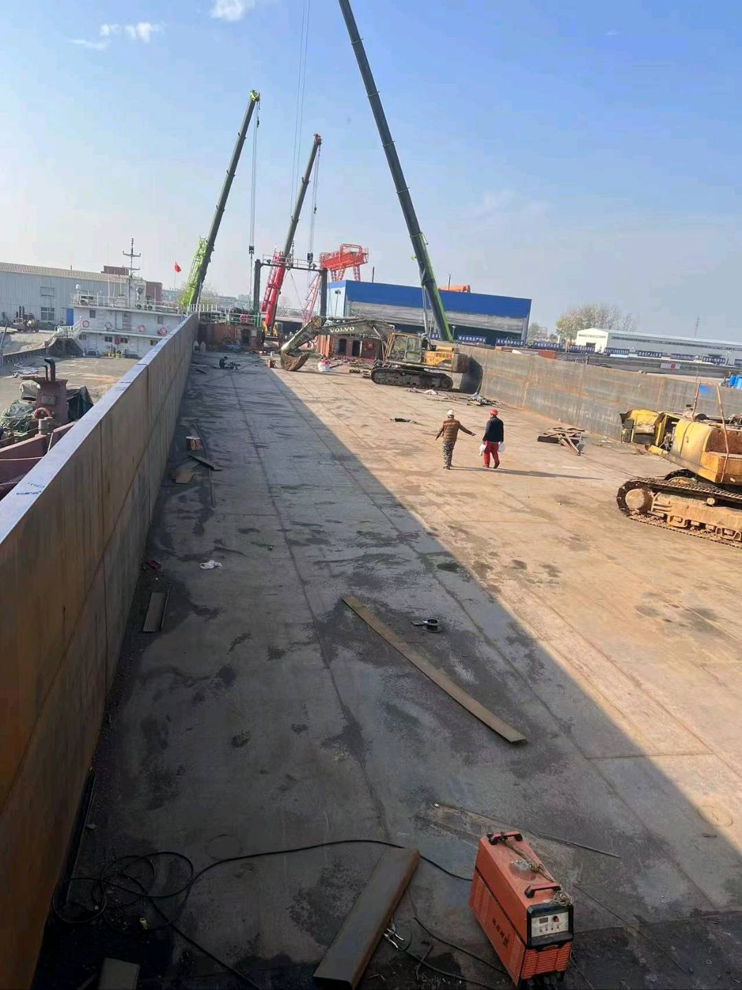 出售4500吨后驾驶甲板驳船Sale of 4,500 ton rear deck barge - 图片 2