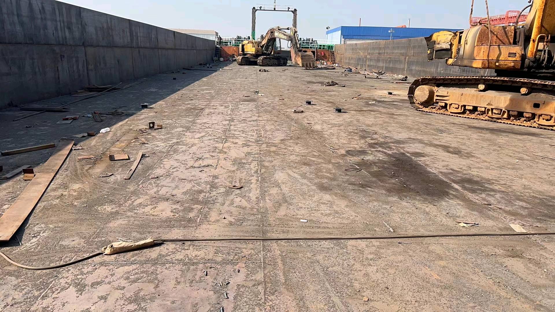 出售4500吨后驾驶甲板驳船Sale of 4,500 ton rear deck barge - 图片 4