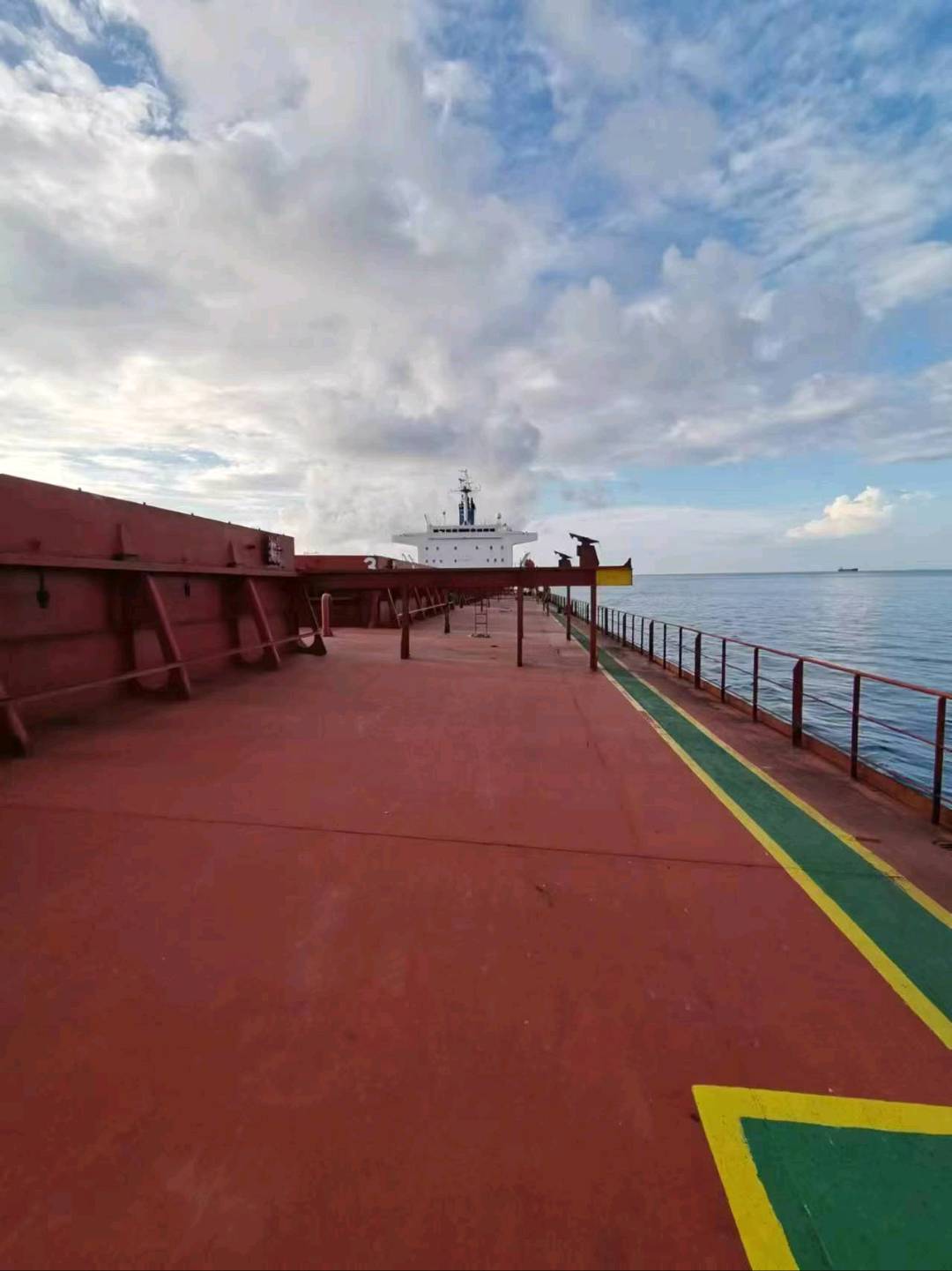 出售76000吨散货船Sale of 76,000-ton bulk carriers