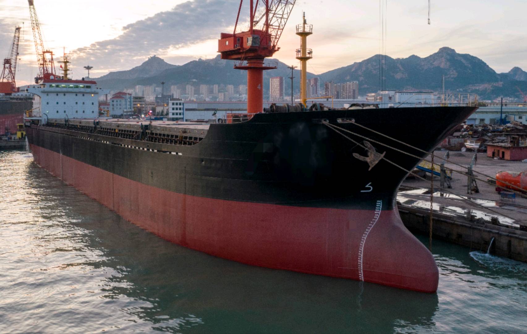 出售27000吨散货船Sell 27,000-ton bulk carriers