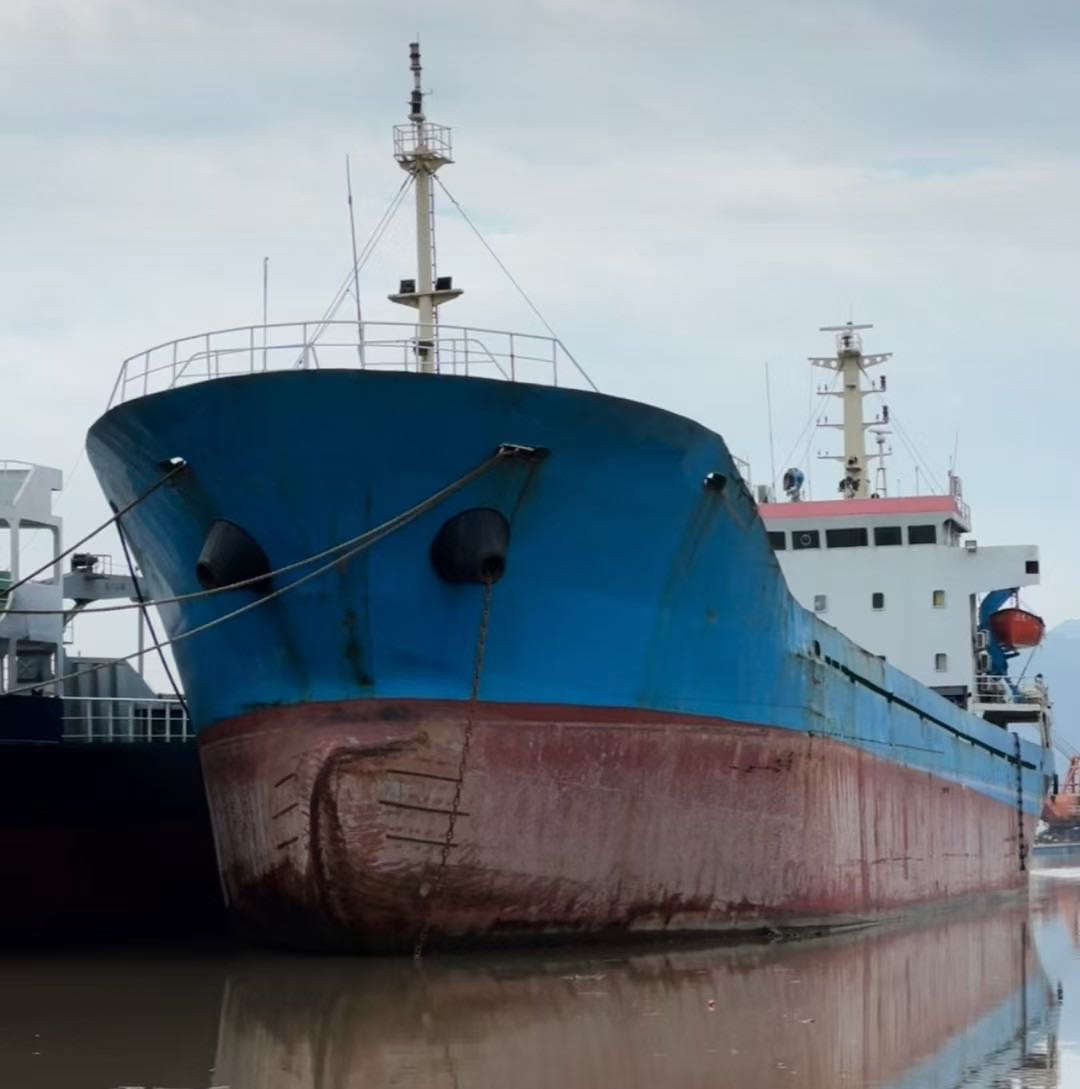 出售：3300吨散货船 建造年份：2008年11月 Sale: 3300T bulk carrier, made in China in 2008.