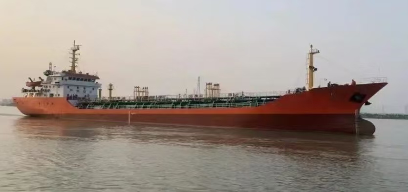 出售2005年造2220吨近海双底双壳二类化学品船