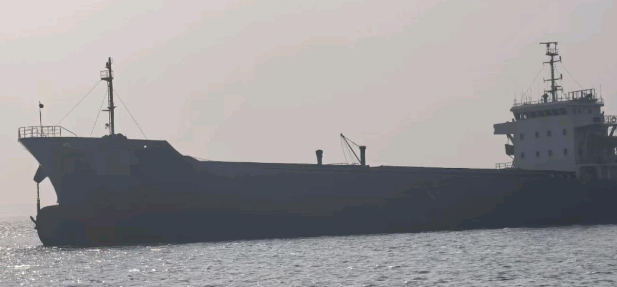 出售5000吨散货船Sell 5000-ton bulk carrier double hull
