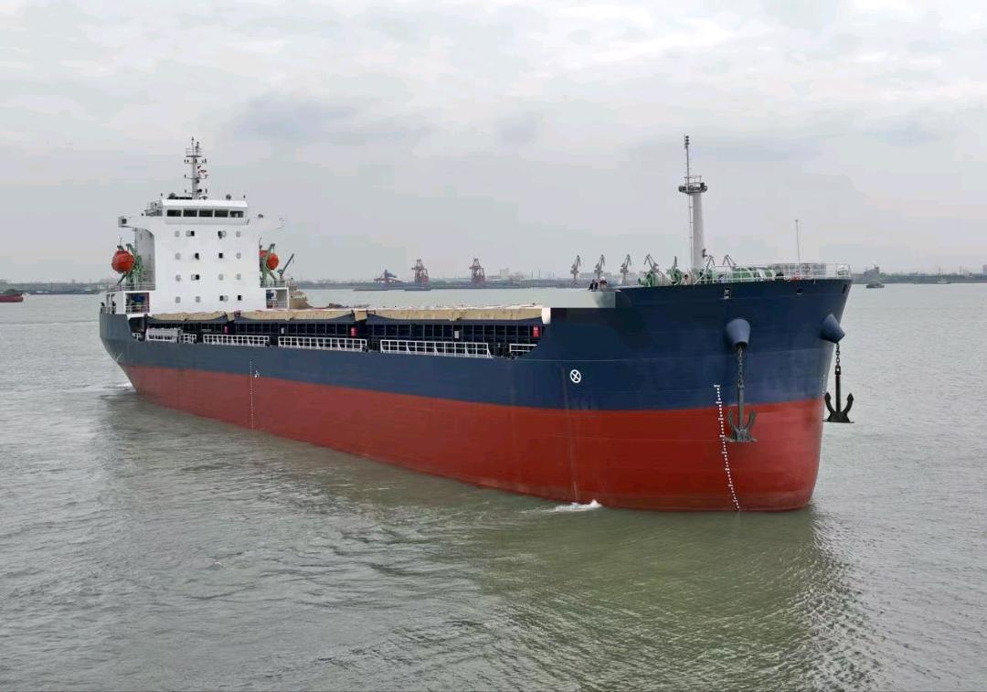 出售12000吨散货船Sell 12,000-ton bulk carrier