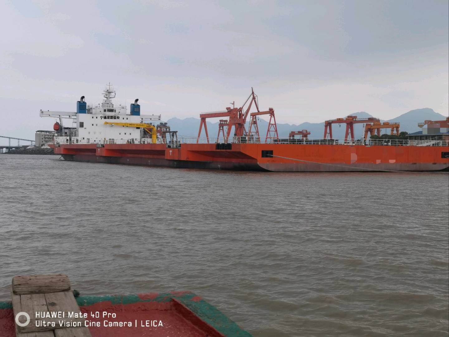 出售28000吨前驾驶甲板驳Sell 28,000 tons of front pilot deck barge unlimited navigation area