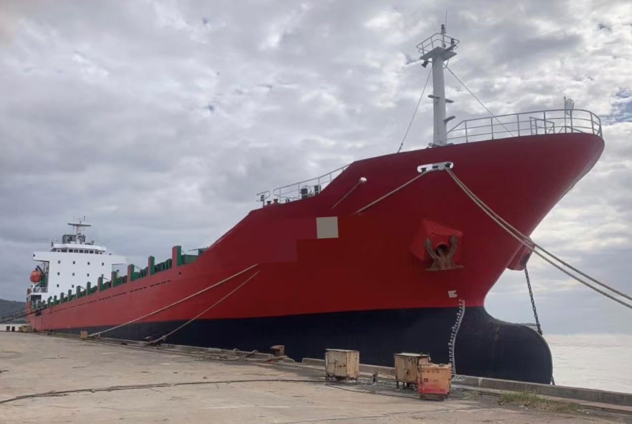 出售：11000吨多用途集装箱船 建造年份：2006年12月 Sale: 11000 ton multi-purpose ship, made in China in 2006. CCS