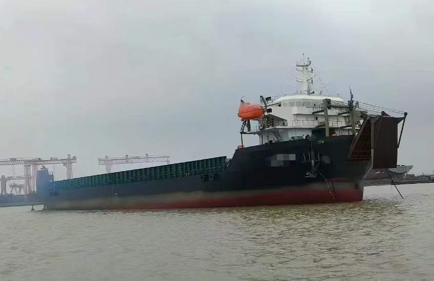 出售2021年造10500吨近海前驾驶前跳板甲板驳船
