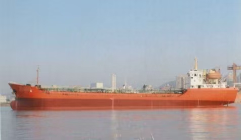 出售2004年造4369吨近海双底双壳一级油船