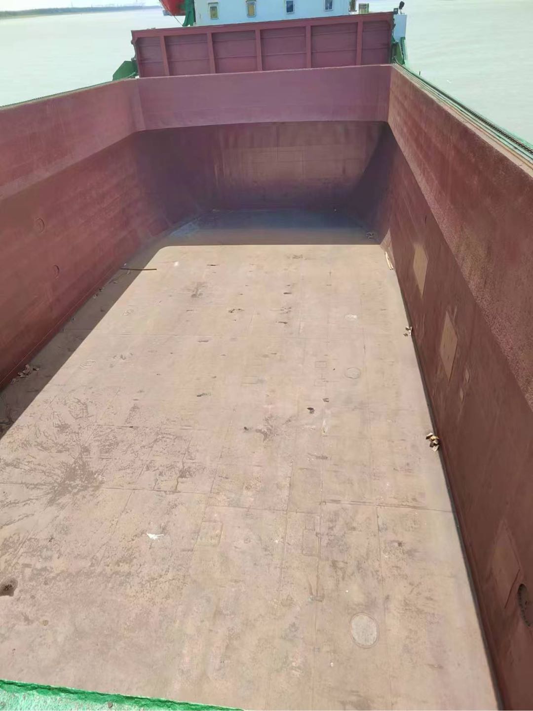 出售近06年5000吨在航多用途集装箱船，双底双壳结构，CCS船级，