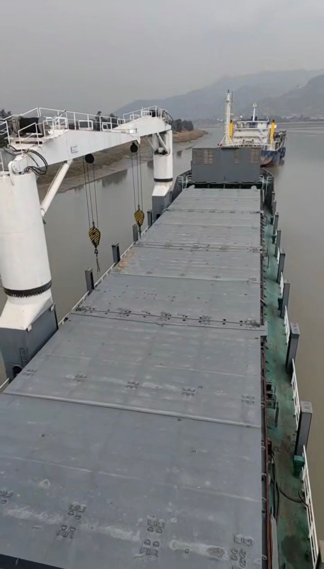 For Sale: 3,500 DWT For Sale: 3,500 DWT  出售：3500吨带吊多用途船