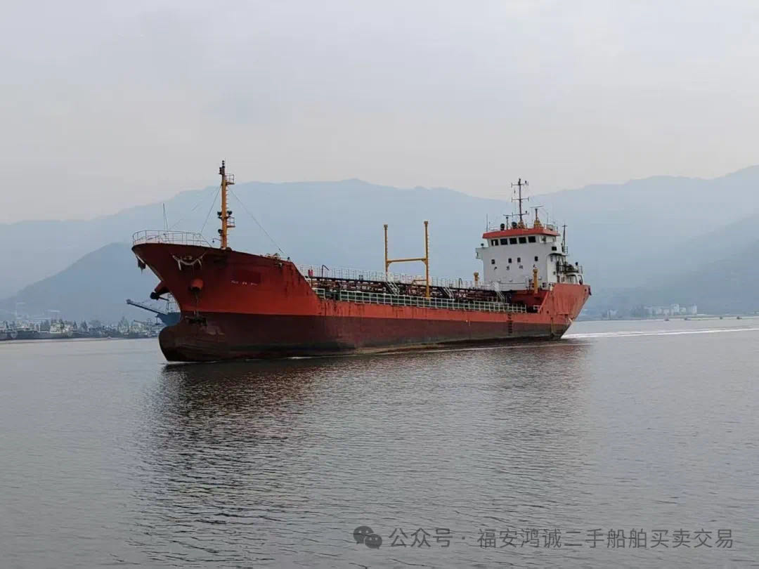 出售：1900吨双底双壳轻油船 建造年月：2006年11月30日 2017改建双壳结构 建造地：中国 浙江 航    区：沿海 船级社：CCS
