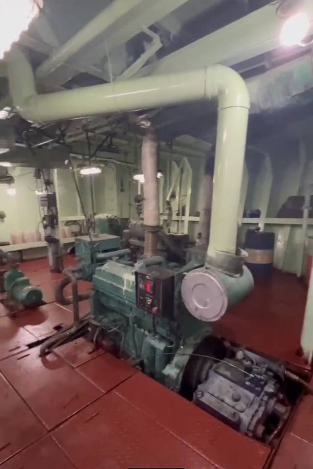 出售1700方沿海开底泥驳