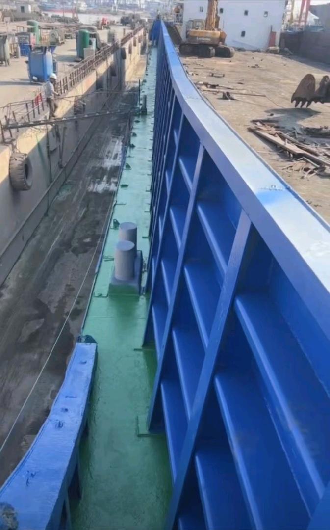 出售5000吨后驾驶甲板驳Sell 5000 tons of back-deck barge