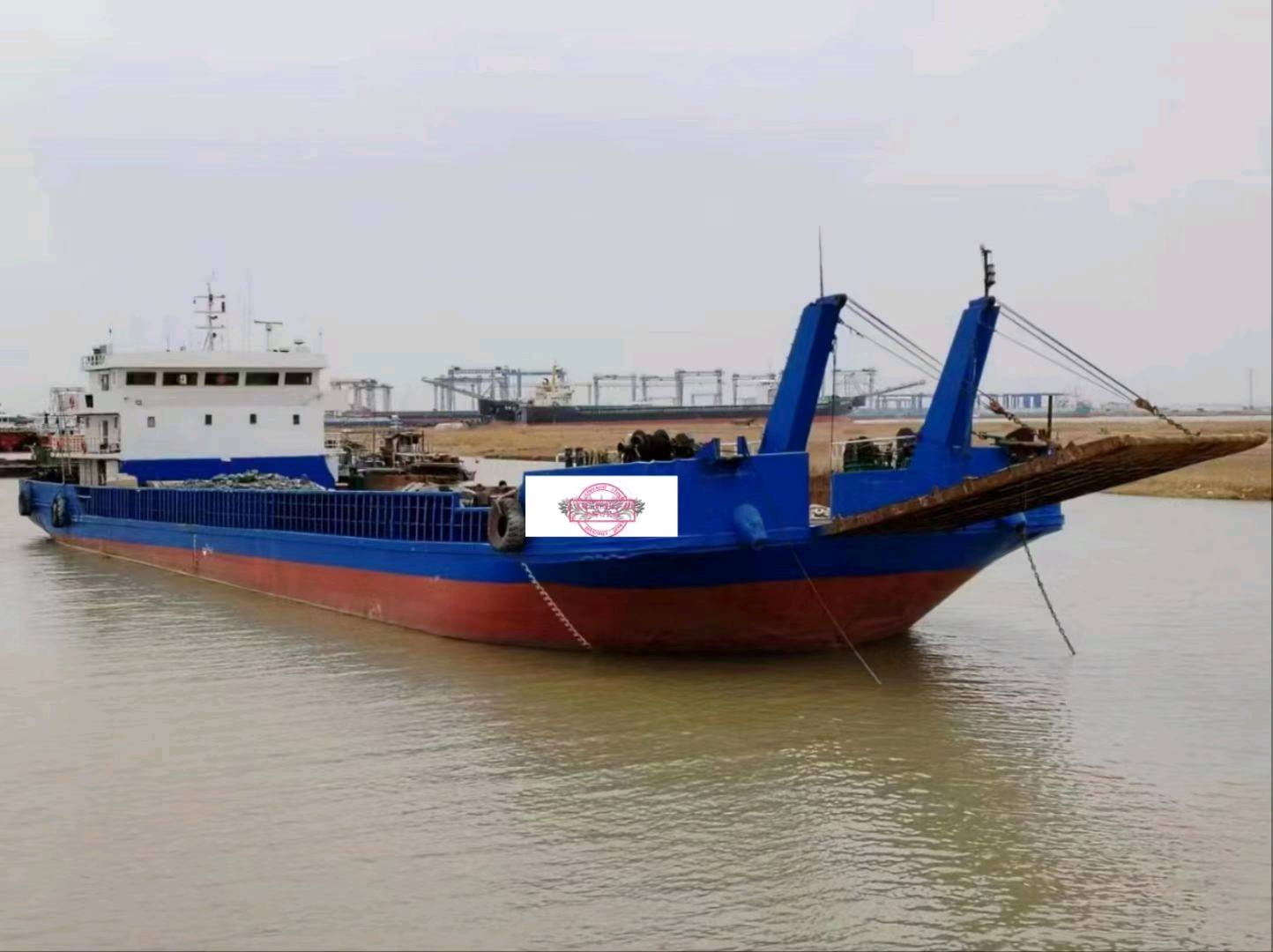 出售3400吨后驾驶甲板驳Sell 3400 tons of rear-deck barge