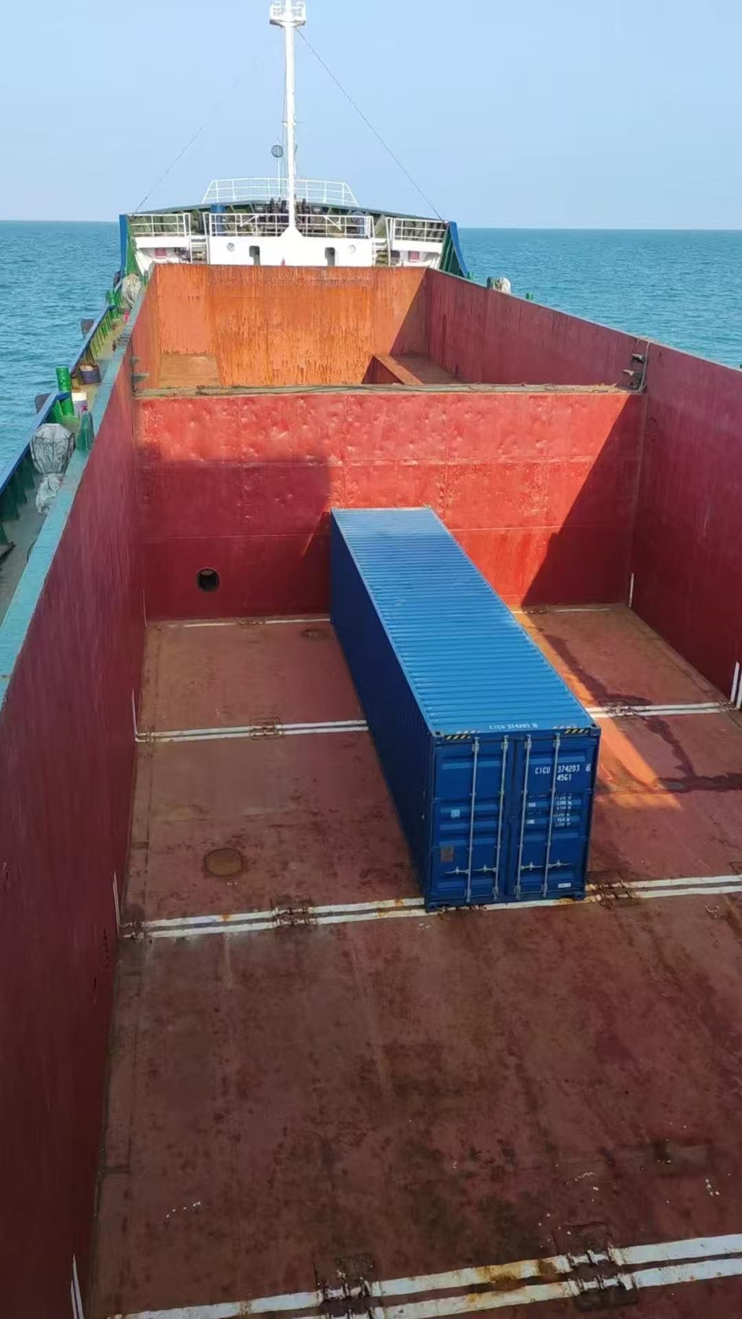 出售2500吨敞口集装箱船 装载集装箱：136TEU 2010年中国浙江建造/ - 图片 2