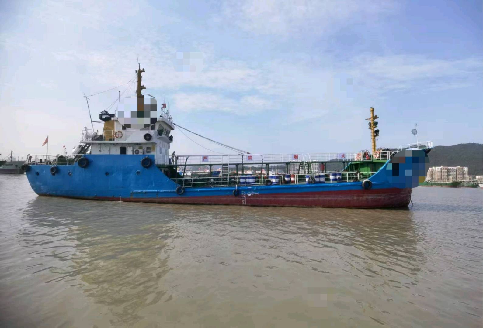 出售310吨加油船Sold a 310-ton refueling vessel