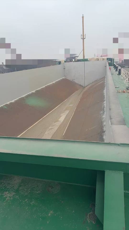 开体驳运泥船
