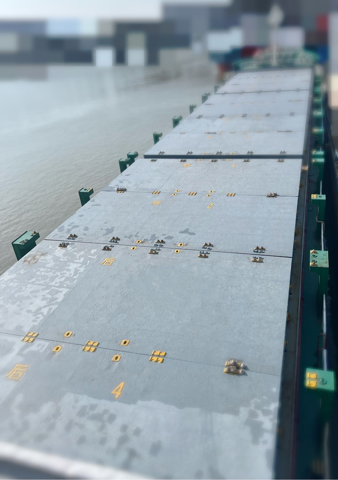 出售：5600吨多用途集装箱船 装载集装箱（315TEU）