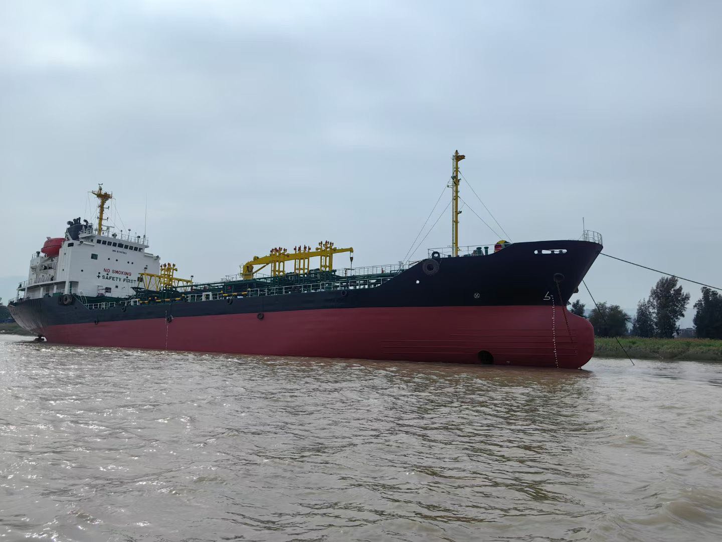 国际船舶交易： Selling a 5000 ton Japanese oil tanker with a double bottom and double shell structure in th - 图片 3