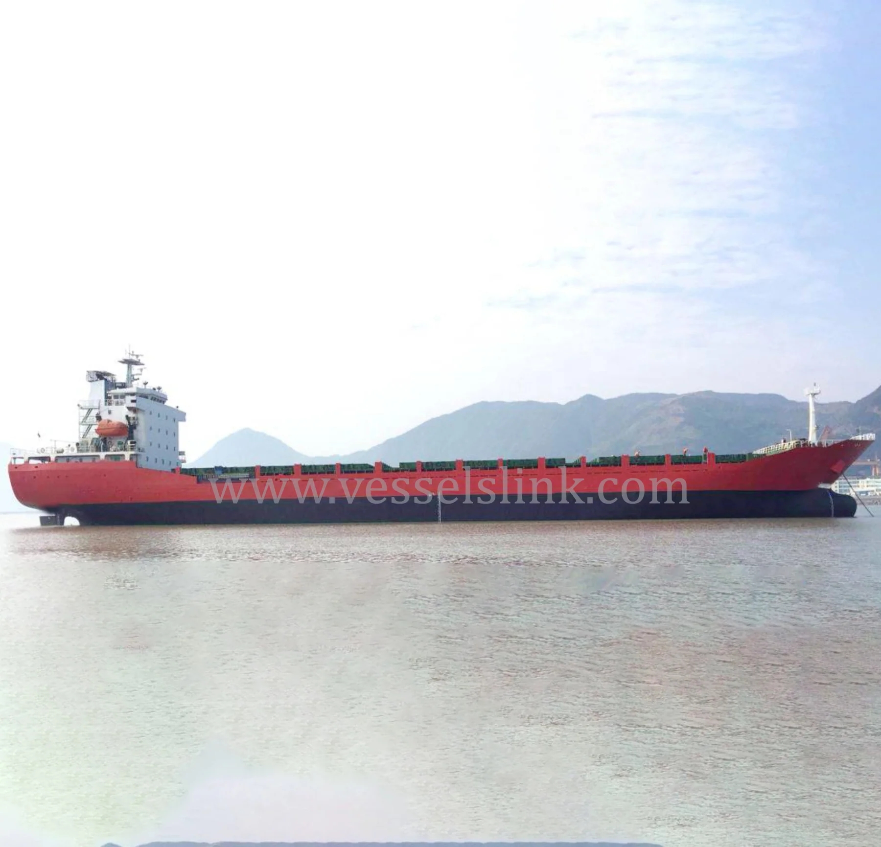 2006年建造的10000载重吨688标准箱集装箱船出售