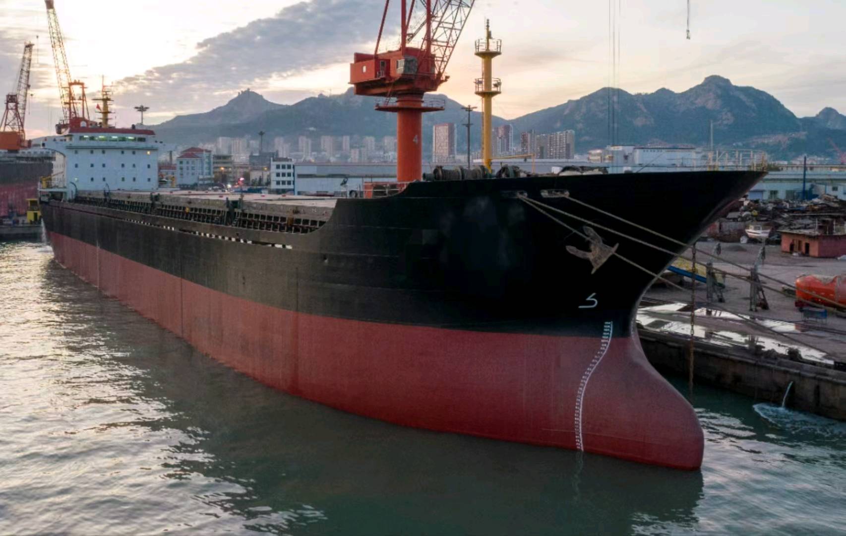 出售27000吨散货船Sell 27,000-ton bulk carriers