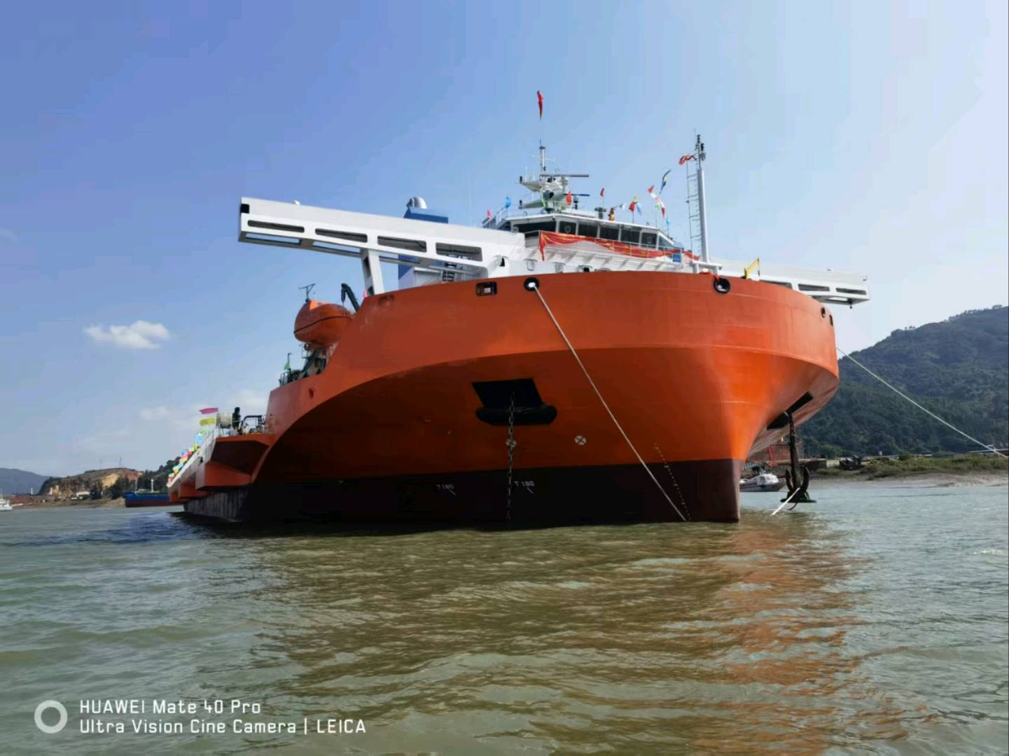 出售28000吨前驾驶甲板驳Sell 28,000 tons of front pilot deck barge