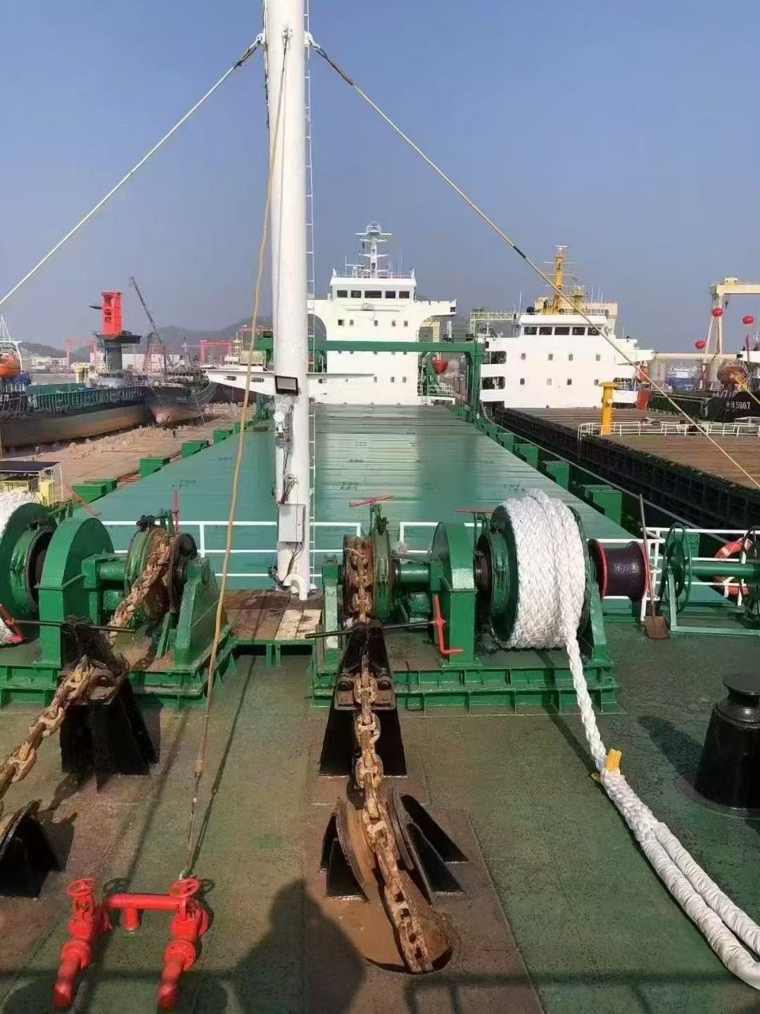 出售：5060吨多用途船 标箱：292 TEU 建造年份：2009年 建造地址：中国 安徽 航   区：近海（A1+A2） 船级社：CCS（中国船级社）