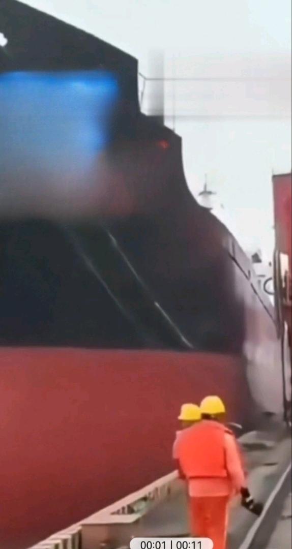 出售18000吨散货船Sell 18,000-ton bulk carrier