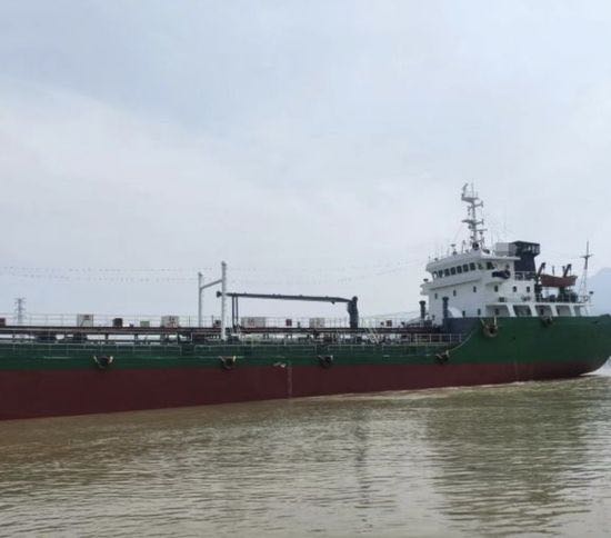 出售：3200吨油船（闪点&gt;60’C） Sale: 3200 ton oil tanker 建造年份：2006年 建造地址：中国 浙江 货舱结构：双底/双壳