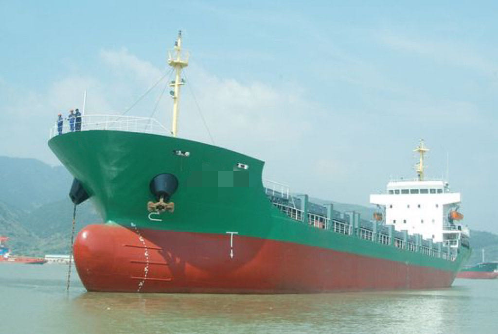 出售：5600吨多用途集装箱船 装载标箱：315TEU 建造年份：2010年 建造地址：中国 福建 航    区：近海（A1+A2） 船级社：CCS