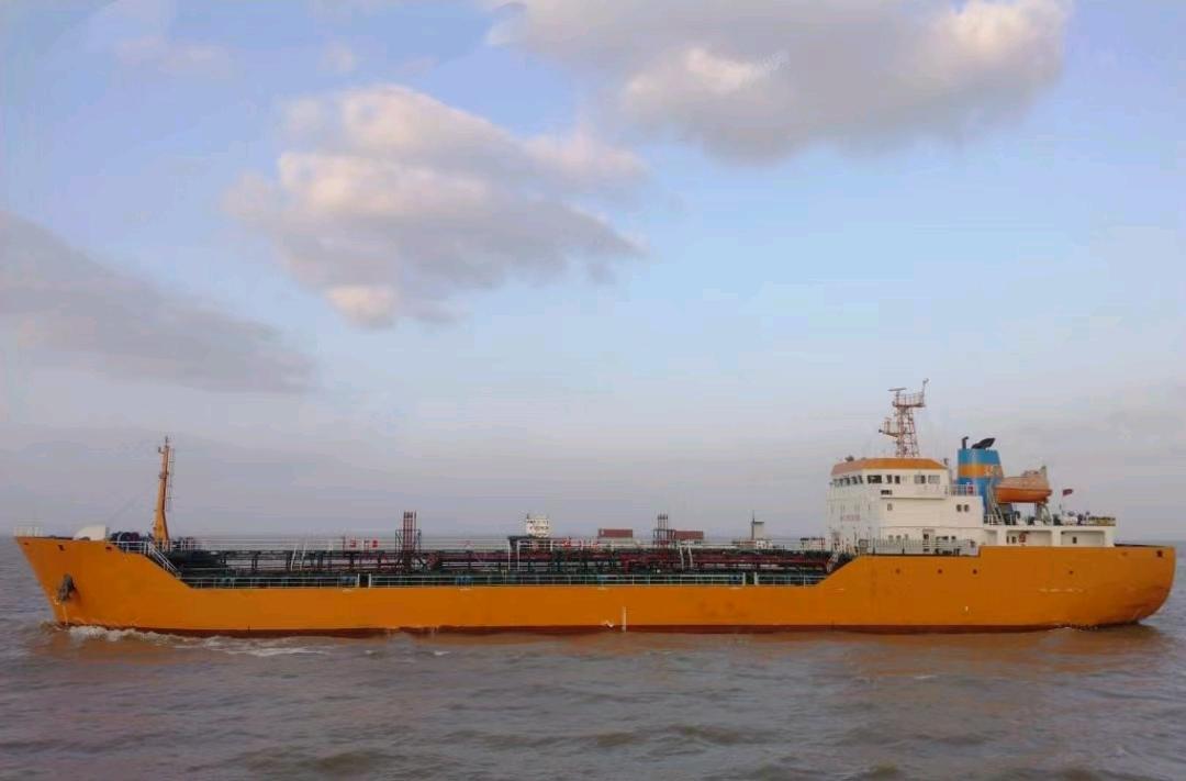 出售6200吨成品油船Sell 6,200-ton finished oil tanker