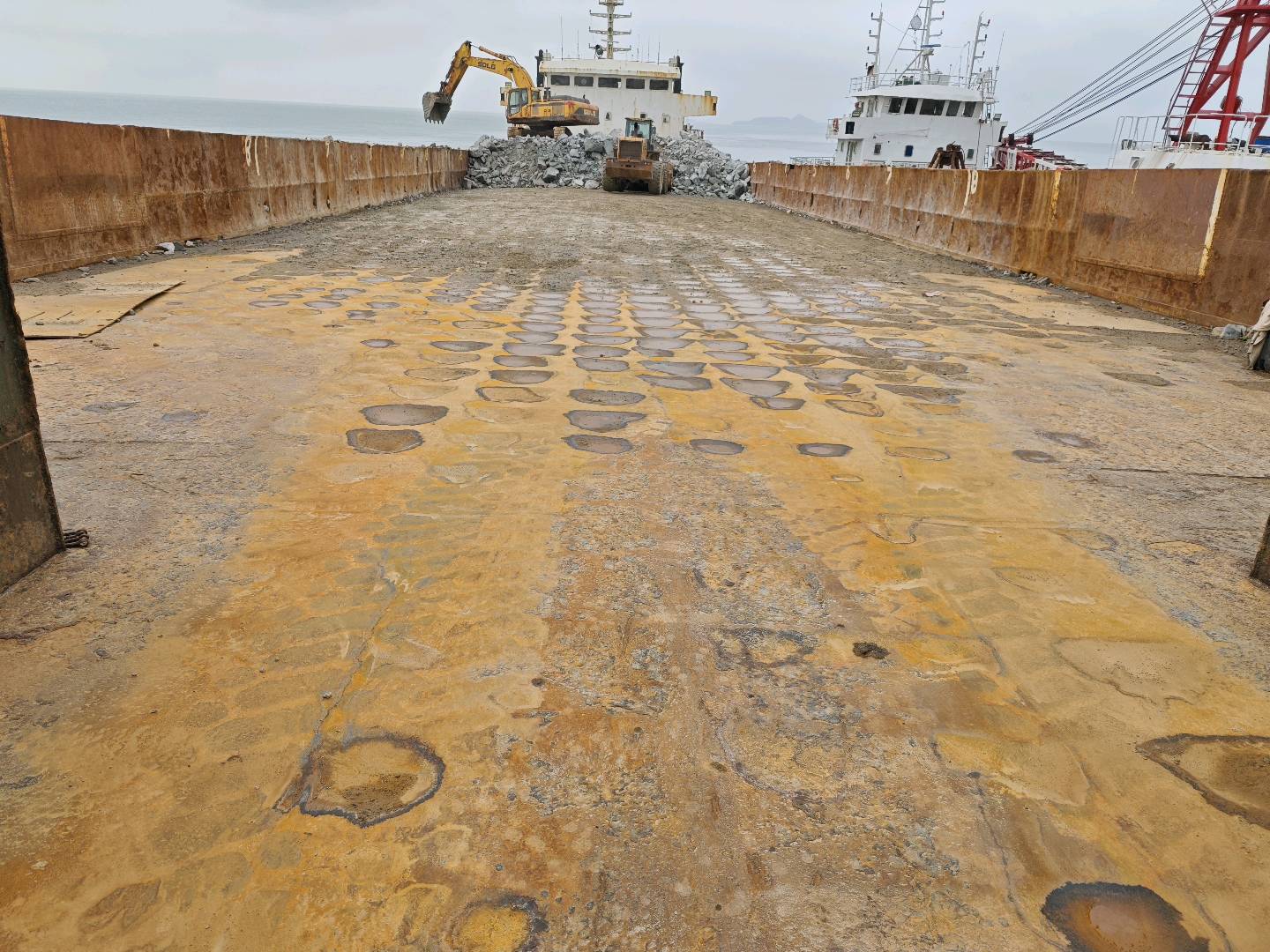 出售3500吨后驾驶甲板驳Sell 3500 tons of back-deck barge
