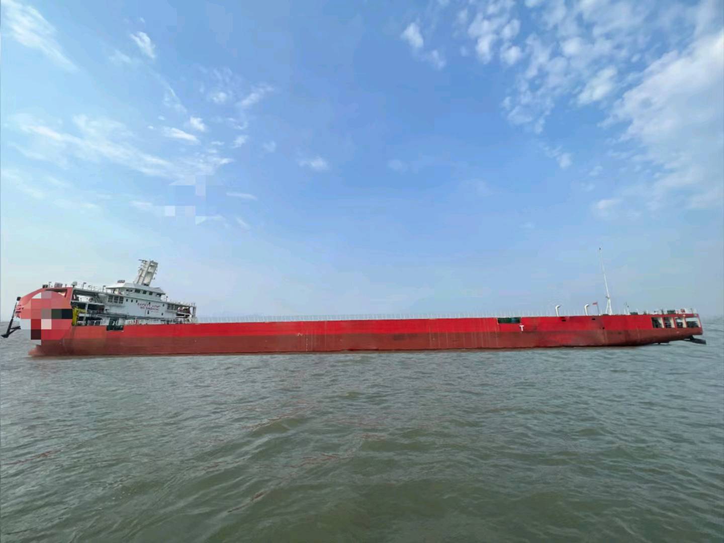 出售5200吨前驾驶甲板驳Sell 5,200 tons of front-deck barge