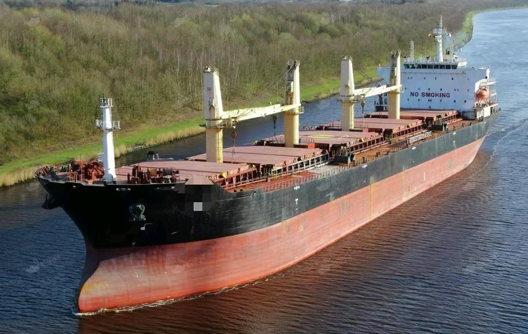出售：56000吨散货船 For Sale: 56,000-ton Japanese-built Bulk Carrier
